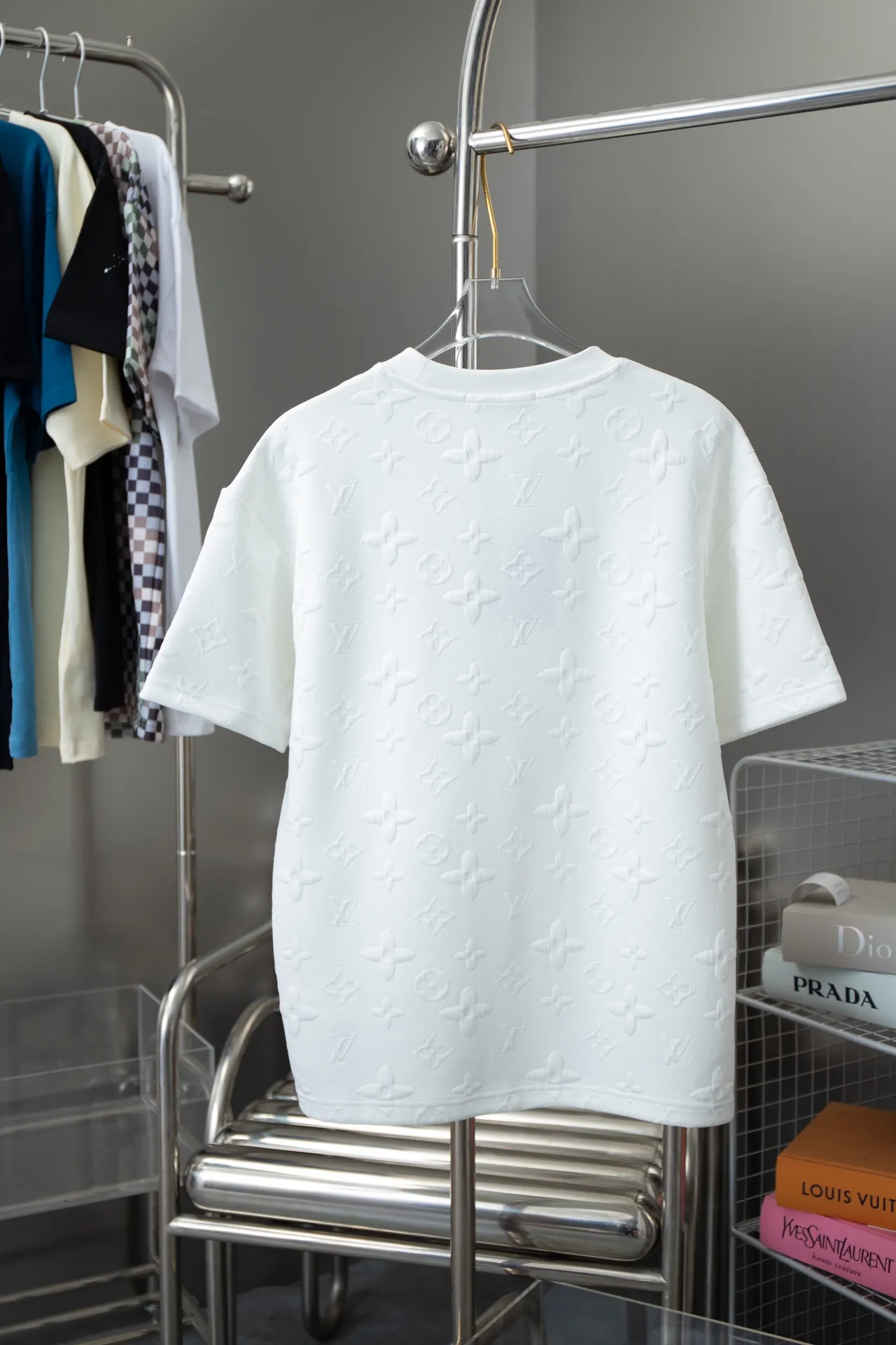 🅿️180 high quality LV 25 SS spring and summer latest round neck fashionable short-sleeved T-shirt, official website synchronization, pure cotton fabric at the counter! Comfortable against the skin, durable and easy to wear, classic and simple logo design, meticulous original craftsmanship, customized 260g vat-dyed fabric, very comfortable to the touch, latest brick cabinet synchronization, OS off-shoulder version, fashionable and personalized, super versatile and good-looking, very suitable for both men and women, must-have style, hang tag, collar label, washed wheat, complete with three labels S M L XL
